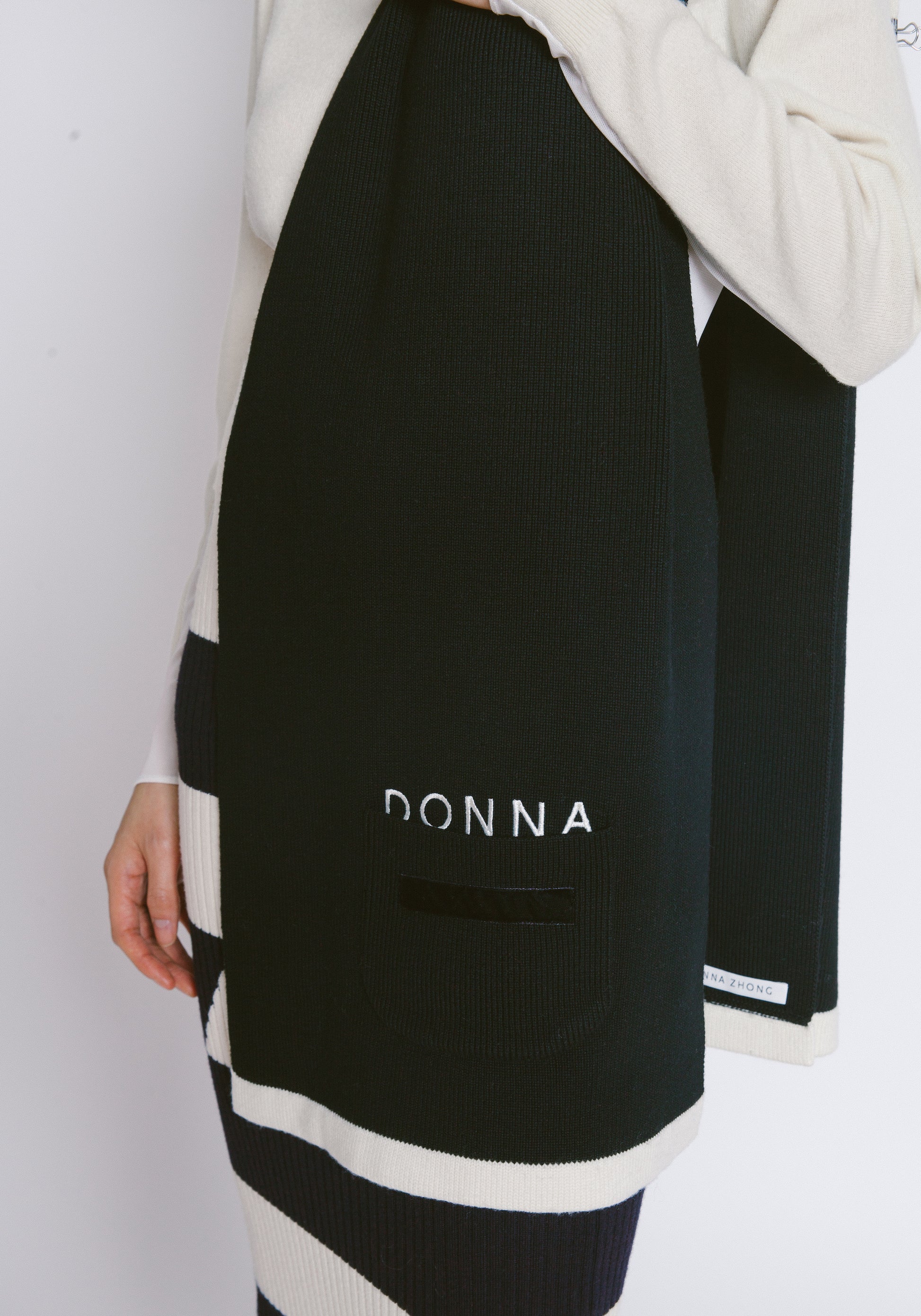 “Donna” Pocket Wool Scarf - 2s-twoways